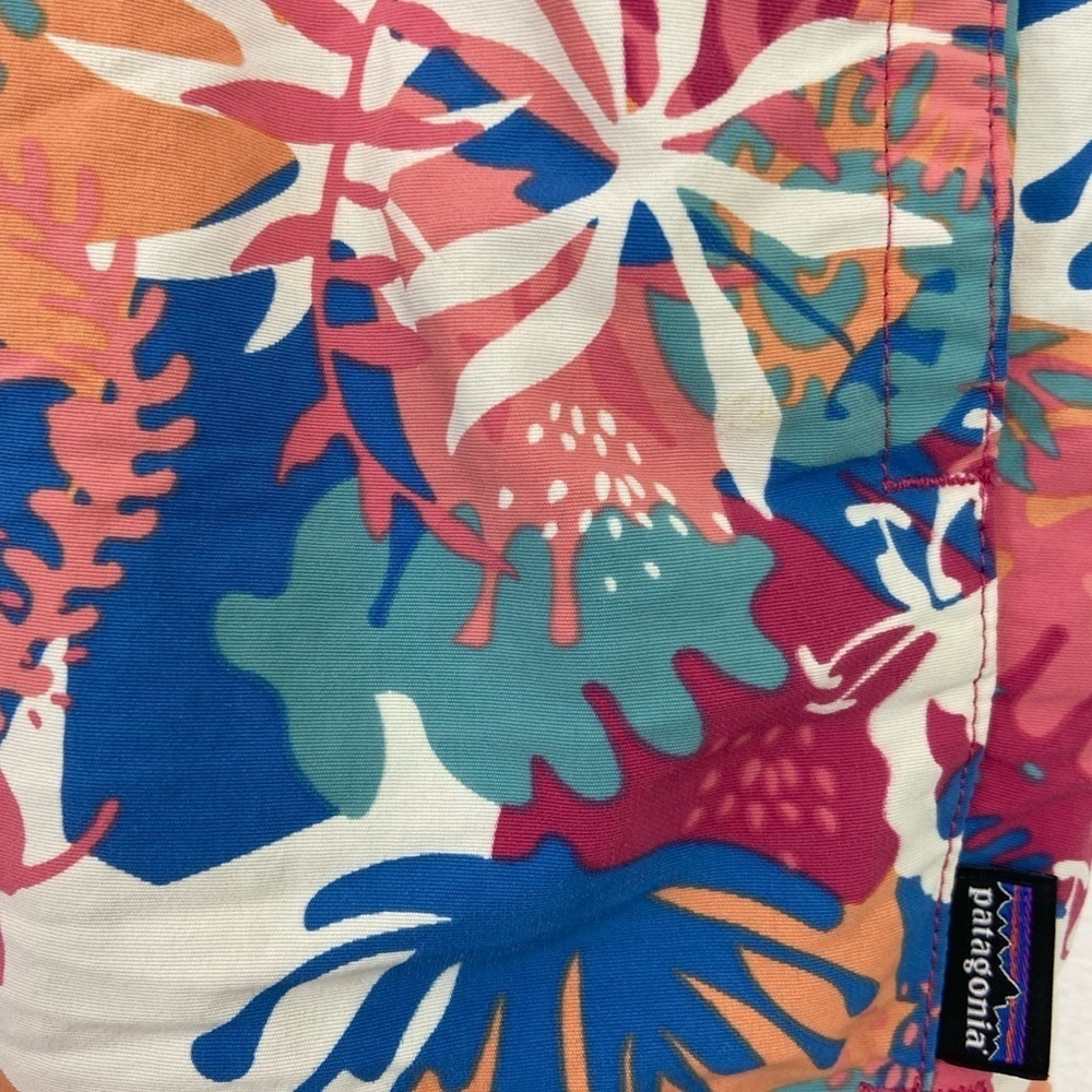 Patagonia Barely Baggies Shorts Waratah Pink Reef 2.5” Sz XL Outdoor Preppy - Picture 2 of 12